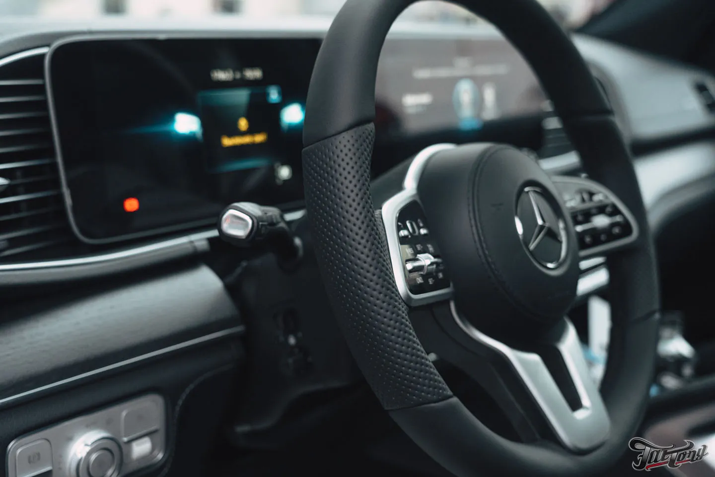 Что мы сделали с Mercedes GLS 400d? Часть 1: комплексная шумоизоляция и перетяжка руля